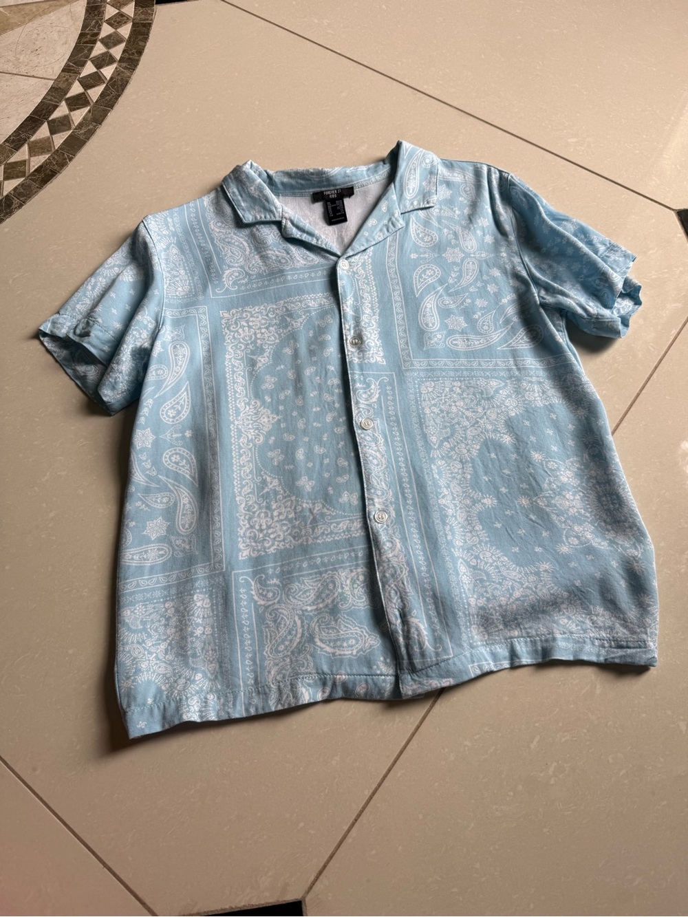 Forever 21 Light Blue Paisley Camp Collar Button-Up - Kids